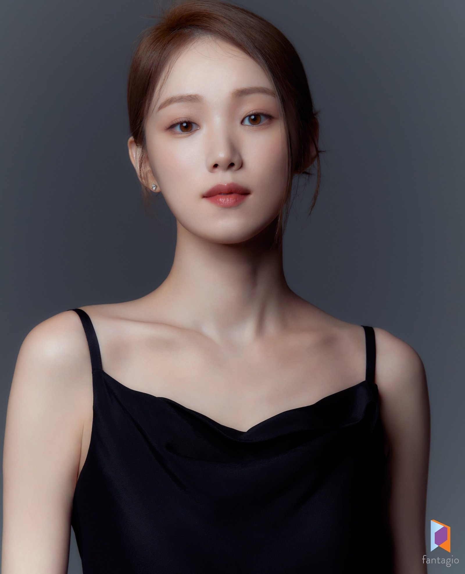 LEE SUNG KYUNG